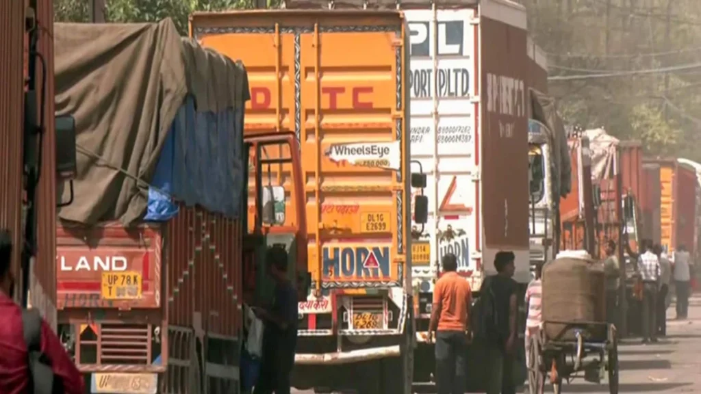 icra-projects-steady-growth-for-indias-commercial-vehicle-sector-in-fy2027