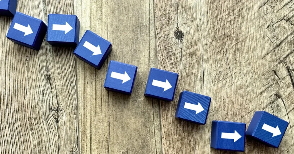 A,Downward,Arrow,That,Gradually,Descends