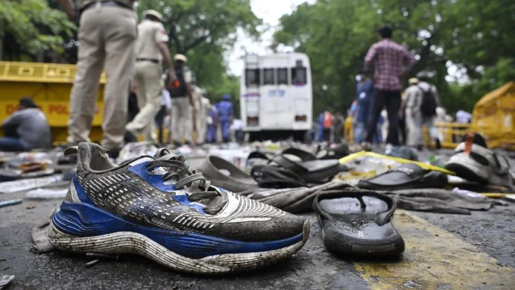 central-delhi-plunged-into-digital-darkness-mobile-internet-suspended-amid-mass-protests-over-neet-irregularities