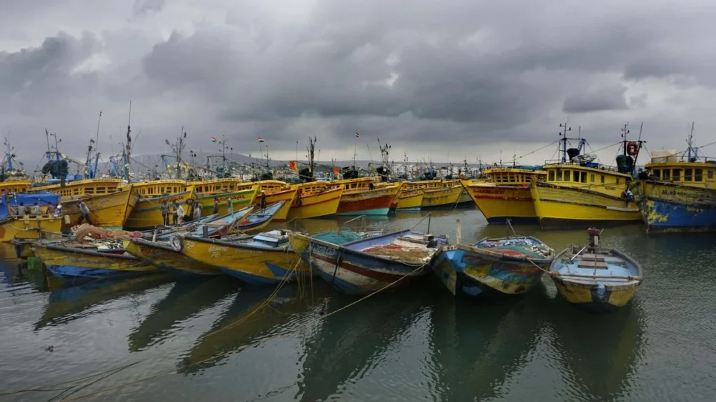 desperate-search-underway-six-fishermen-missing-following-boat-capsize-off-visakhapatnam-coast