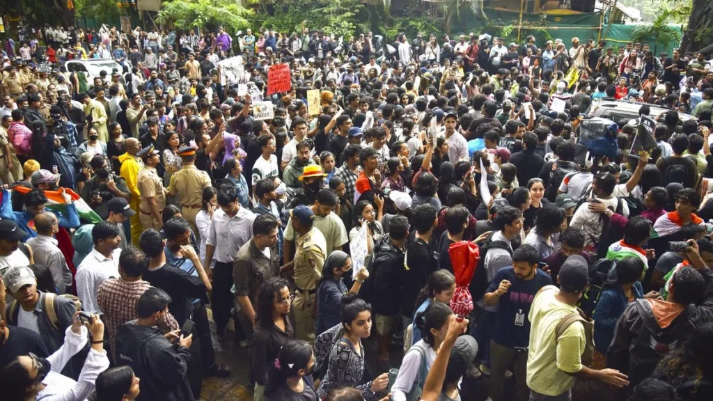 tensions-escalate-at-jantar-mantar-protests-intensify-over-neet-paper-leak-allegations