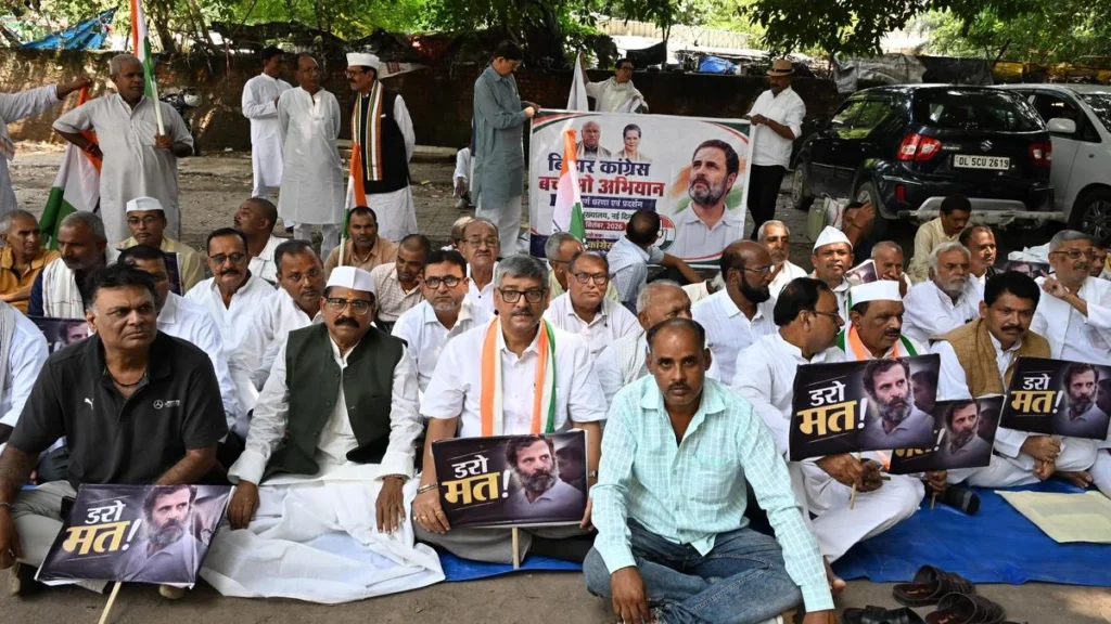 internal-strife-in-bihar-congress-29-leaders-face-disciplinary-action-after-delhi-protest