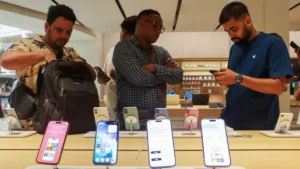 the-great-smartphone-squeeze-record-price-hikes-and-market-contraction-in-2026