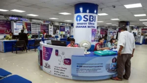 the-hidden-price-of-availability-why-sunday-banking-operations-are-stirring-financial-controversy