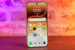the-rear-display-renaissance-honor-joins-the-fray-with-the-upcoming-700-series