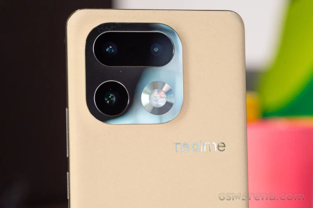 smartphone-wars-conflicting-leaks-cloud-the-future-of-oneplus-and-realme-flagships