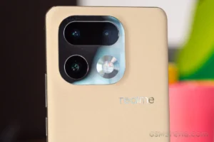 smartphone-wars-conflicting-leaks-cloud-the-future-of-oneplus-and-realme-flagships