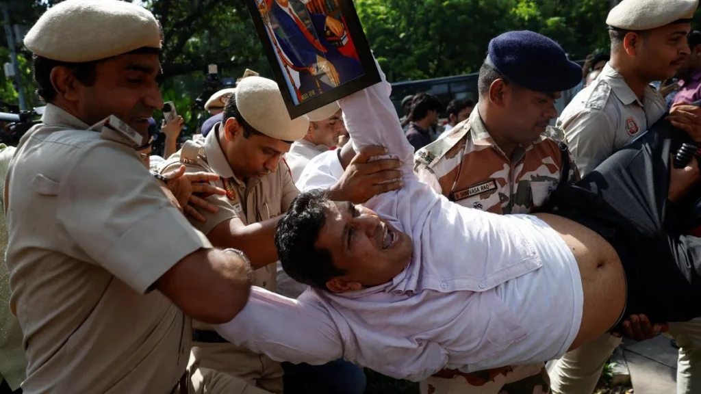 tensions-escalate-internet-suspended-at-jantar-mantar-as-nationwide-protests-erupt-against-cec-gyanesh-kumar