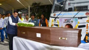 the-final-curtain-india-mourns-the-loss-of-cinema-maverick-nana-patekar